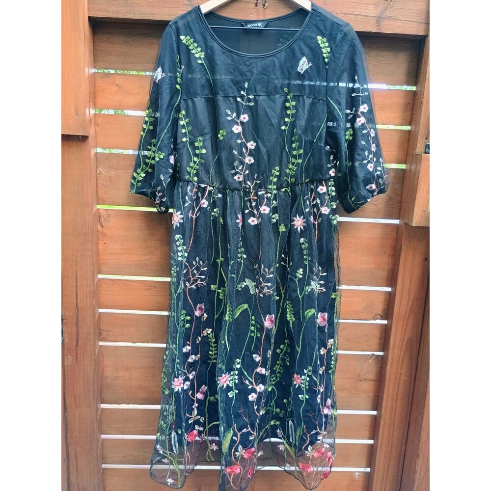 BloomChic 14-16 Flower Floral Garden Party Dress Black Embroidery